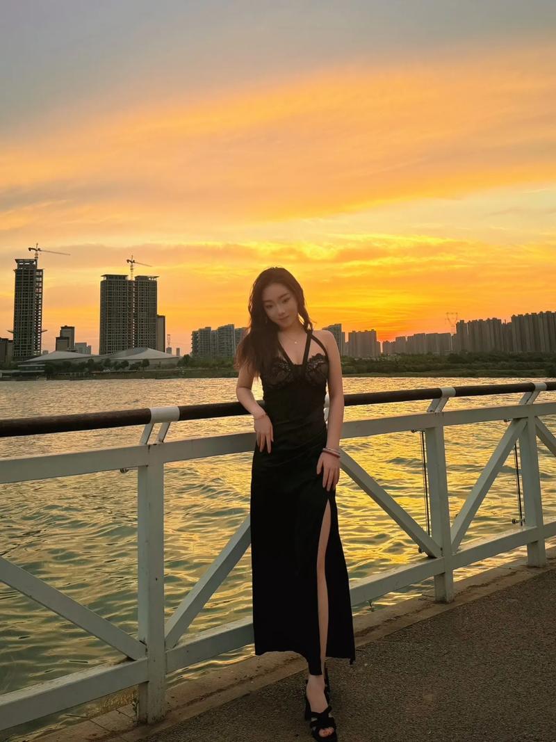 李宇春与费翔(费翔 李宇春) 李宇春与费翔(费翔 李宇春)